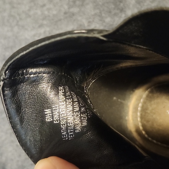 Easy Spirit brand slip on ankle booties. Size 6.5 EUC - Picture 6 of 8